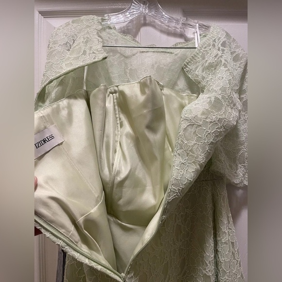 IZIDRESS Light Green Lace Gown NWT SEE DIMENTIONS - Picture 7 of 7